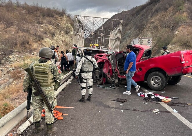 Encontronazo entre dos camionetas en la Siglo XXI