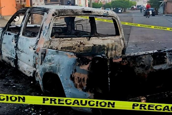 Encuentran camioneta calcinada y con impactos de arma de fuego, en Puruándiro