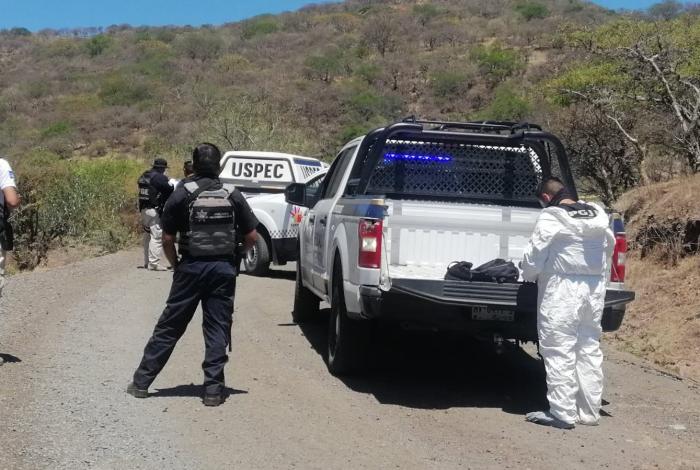 Encuentran cu3rpo en barranca de Apatzingán