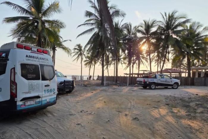 Encuentran cuerp0 de hombre flotando en playa Boca de Apiza