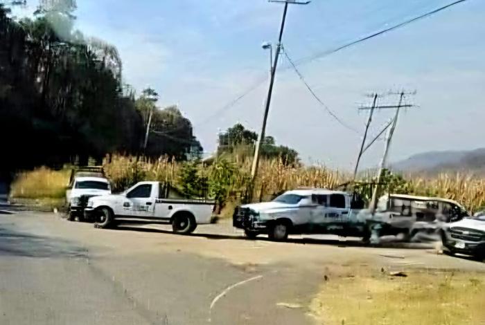 Encuentran cuerpo al costado de la carretera, en Uruapan
