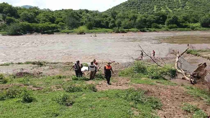 Encuentran cuerpo de adolescente que fue arrastrado por un arroyo en Huetamo