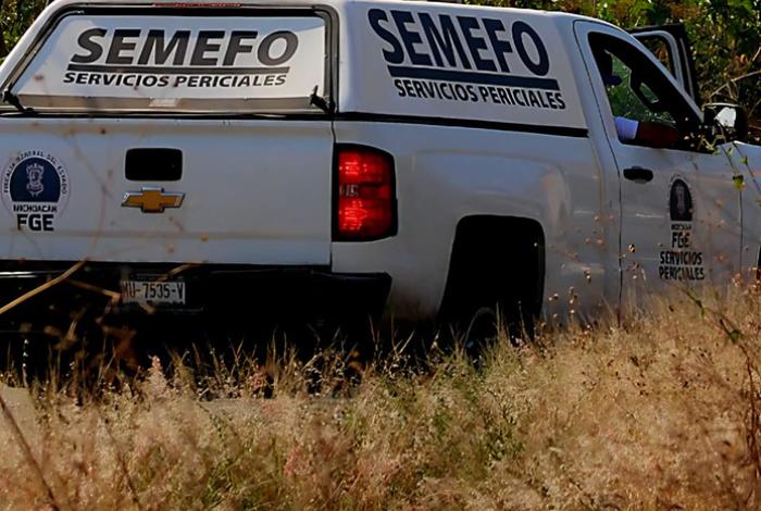 Encuentran un ejecutado a un costado de la carretera libre Uruapan-Pátzcuaro