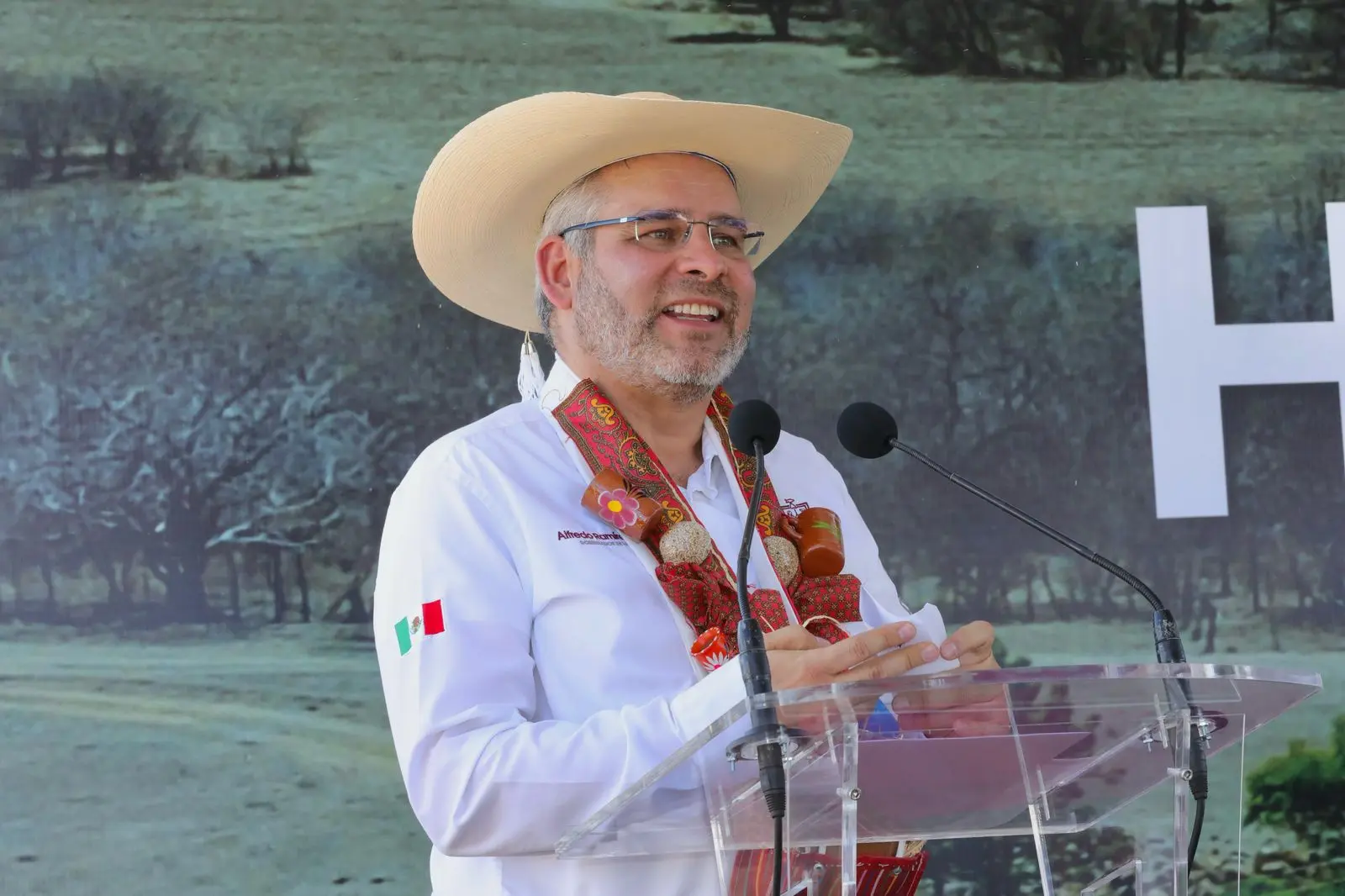 Encuesta confirma respaldo a Bedolla: aprueba en lo social, educativo y en confianza ciudadana