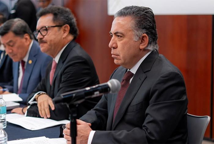 Enrique Inzunza abandona Morena para continuar como senador independiente