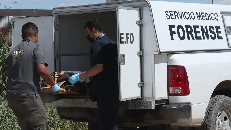 Entierran cadáveres clasificados como “residuos biológico-infecciosos” en fosas comunes