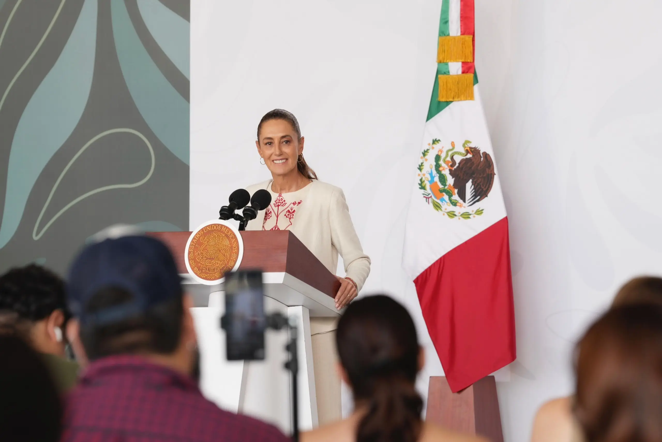 ENTRE 2026 Y 2027 SE INVERTIRÁN EN VERACRUZ 20 MIL MDP PARA CARRETERAS, OBRAS DE AGUA POTABLE, VIVIENDA Y RECONSTRUCCIÓN: PRESIDENTA CLAUDIA SHEINBAUM