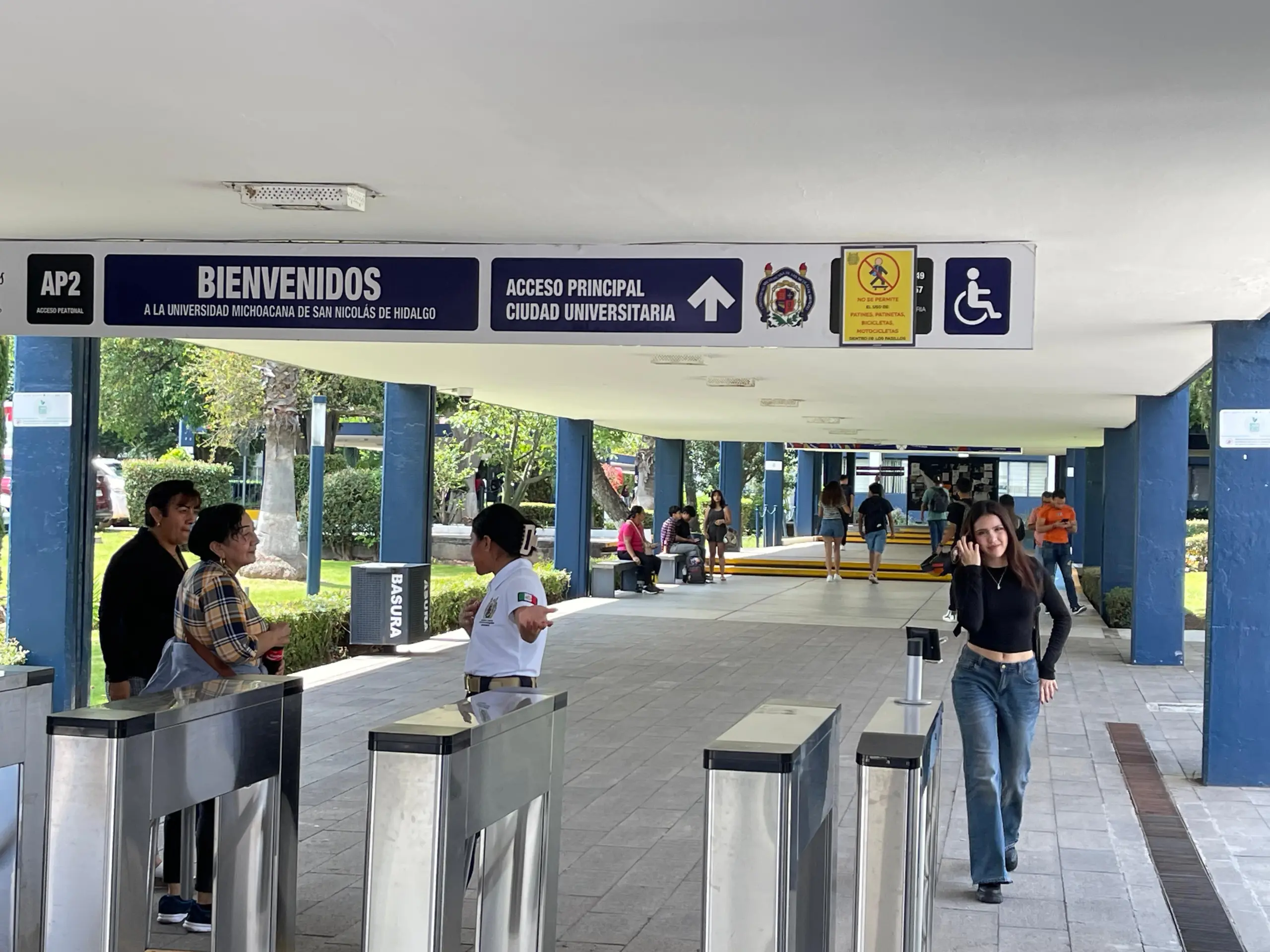 Entre nervios y metas por cumplir regresaron a las aulas este día alumnos de la UMSNH