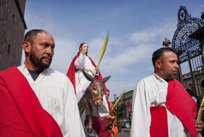 Entre palmas y oración, así se vive el Domingo de Ramos en Catedral