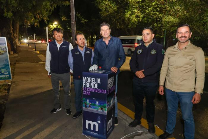 Entrega Alfonso Martínez nueva iluminación en la avenida Ventura Puente