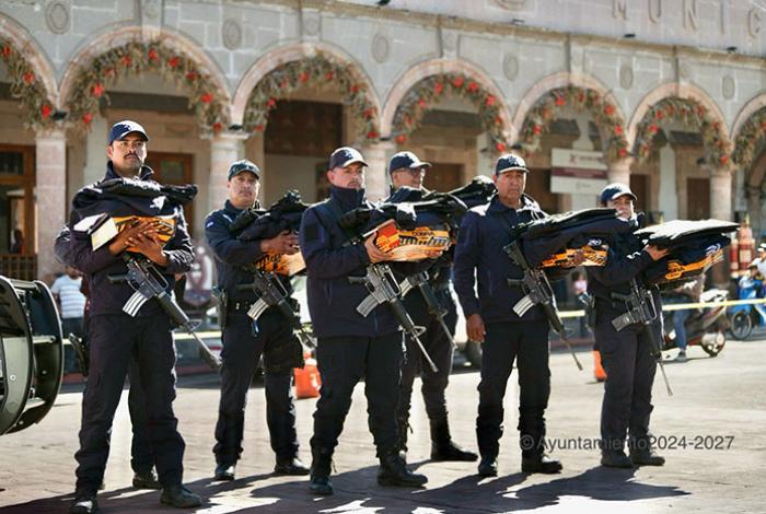 Entrega Ayuntamiento de Puruándiro equipamiento a elementos de Guardia Civil
