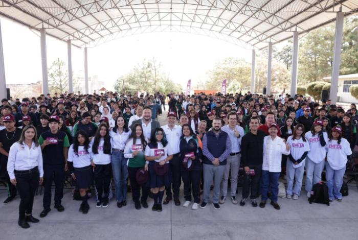 Entrega Bedolla en Uruapan chips de internet del Programa D4TA, Datos Gratis