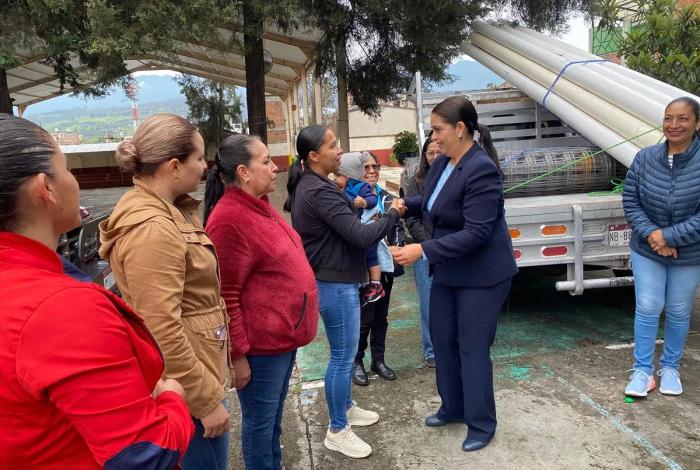 Entrega diputada Tere Herrera material de construcción a Escuela Primaria 18 de Marzo en Hidalgo
