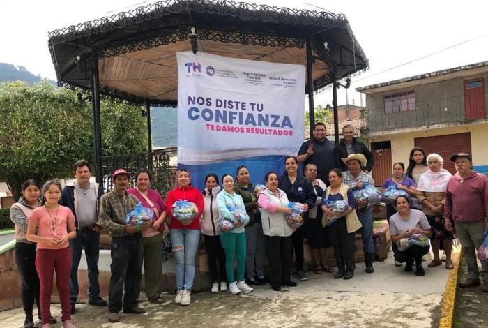 Entrega diputada Tere Herrera apoyos alimentarios a familias hidalguenses
