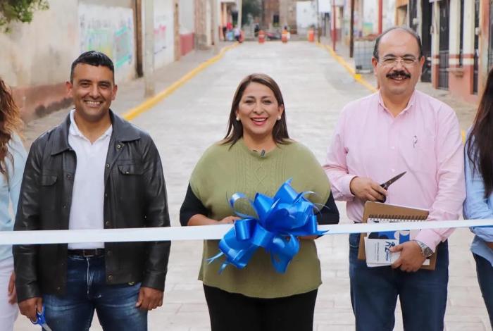 Entrega Gobierno de Quiroga rehabilitación integral de calle con más de un millón de pesos de inversión