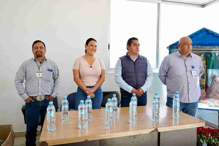 Entrega Mónica Valdez apoyos a los trabajadores del Rastro Municipal