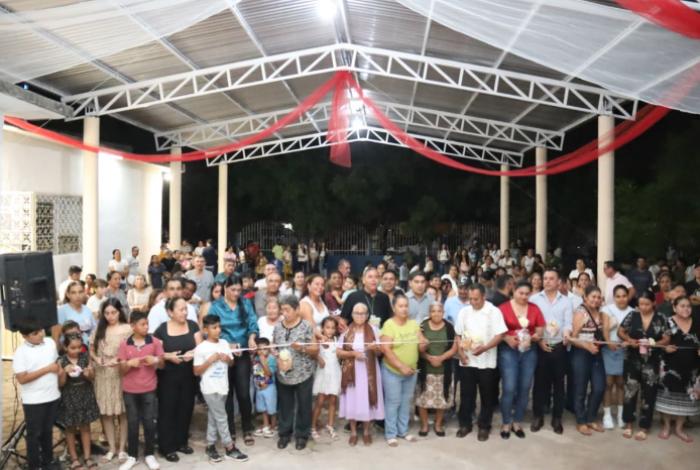 Entrega Pablo Varona techumbre en la capilla de San Jeronimo