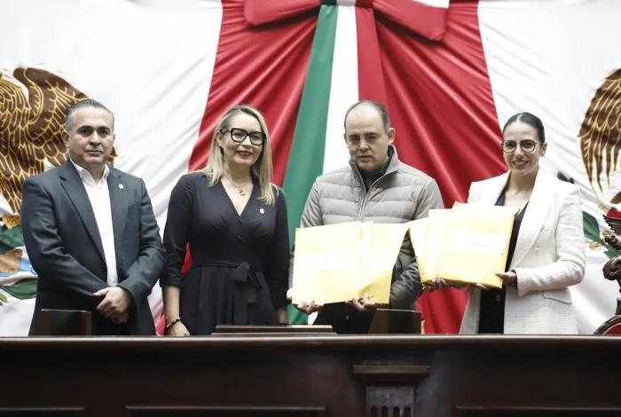 Entregan al Congreso de Michoacán exámenes para aspirantes a auditores especiales de la ASM