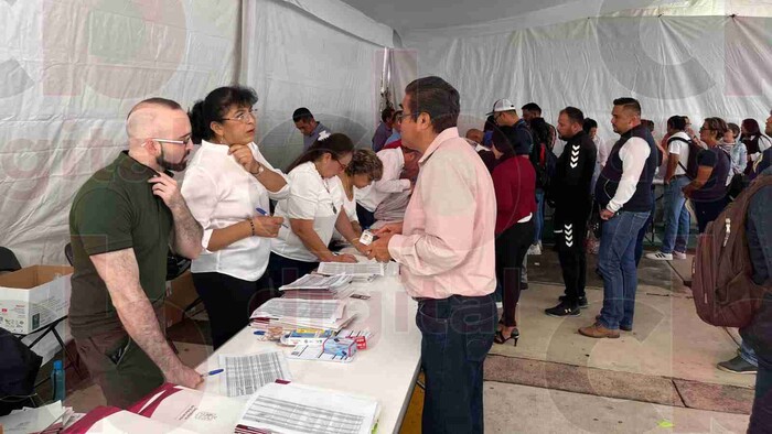 Entregan más de 2 mil formatos únicos de personal a docentes michoacanos