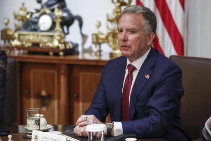 Enviado de EEUU afirma que habrá reuniones con Irán esta semana y barcos pasarán por Ormuz