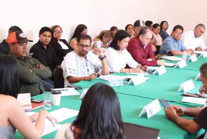 Eréndira Isauro y Conrado Paz encabezan reunión con comunidades indígenas