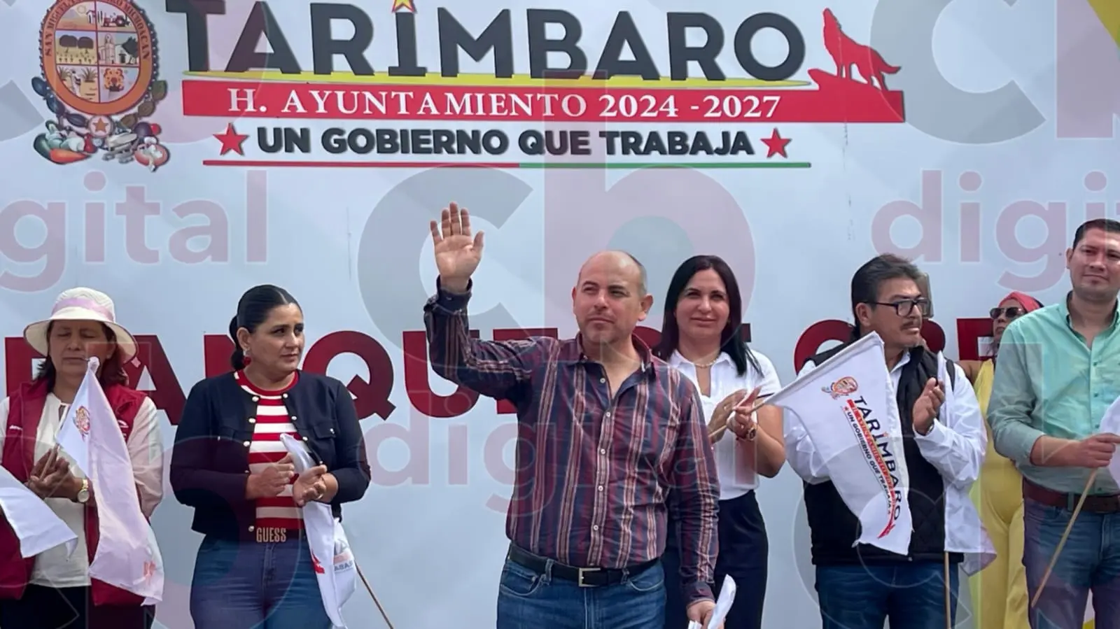 Eric Gaona da arranque a la obra de pavimentación en carretera Jamaica y La Noria