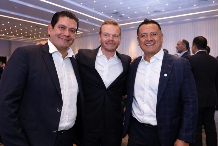 Ernesto Núñez reconoce designación de Carlos Torres Piña y refrenda llamado a la unidad