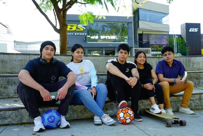 Escuchar es cuidar: La clave para proteger la salud mental de las y los adolescentes