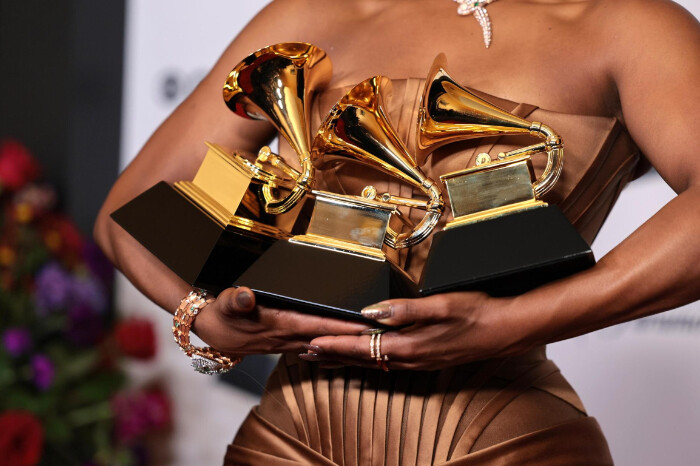 Esta es la lista completa de nominados a los Grammy 2025