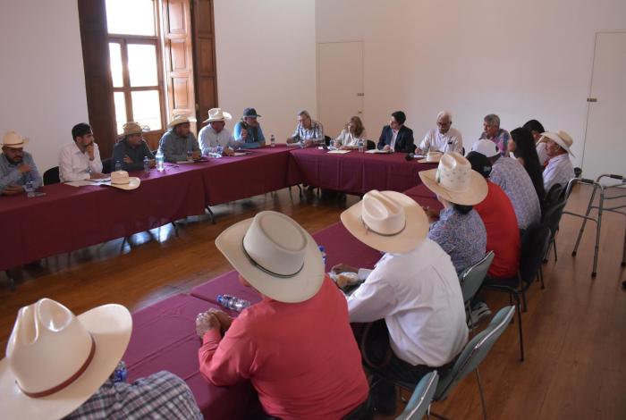 Establece Gobierno de Michoacán y autoridades federales mesa de trabajo con productores del campo
