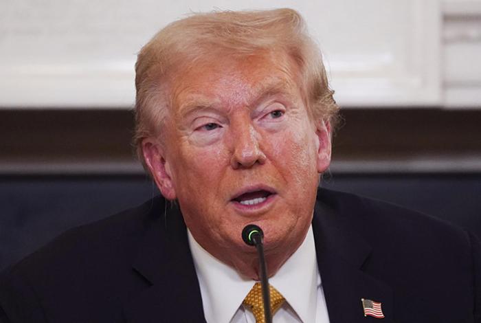 Estados Unidos impondrá aranceles a bienes de países que vendan petróleo a Cuba