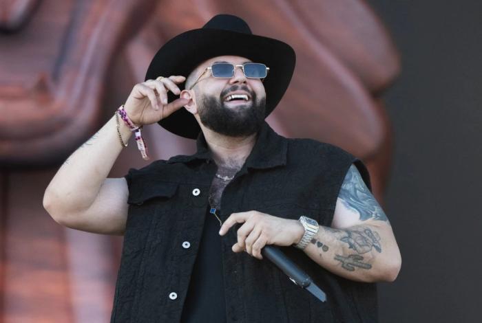 🤩 ¡Estamos listos para cantar con Carín León!🤩