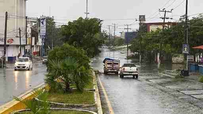 Estarían suspendiendo clases en tres municipios de Michoacán por ‘’John’’