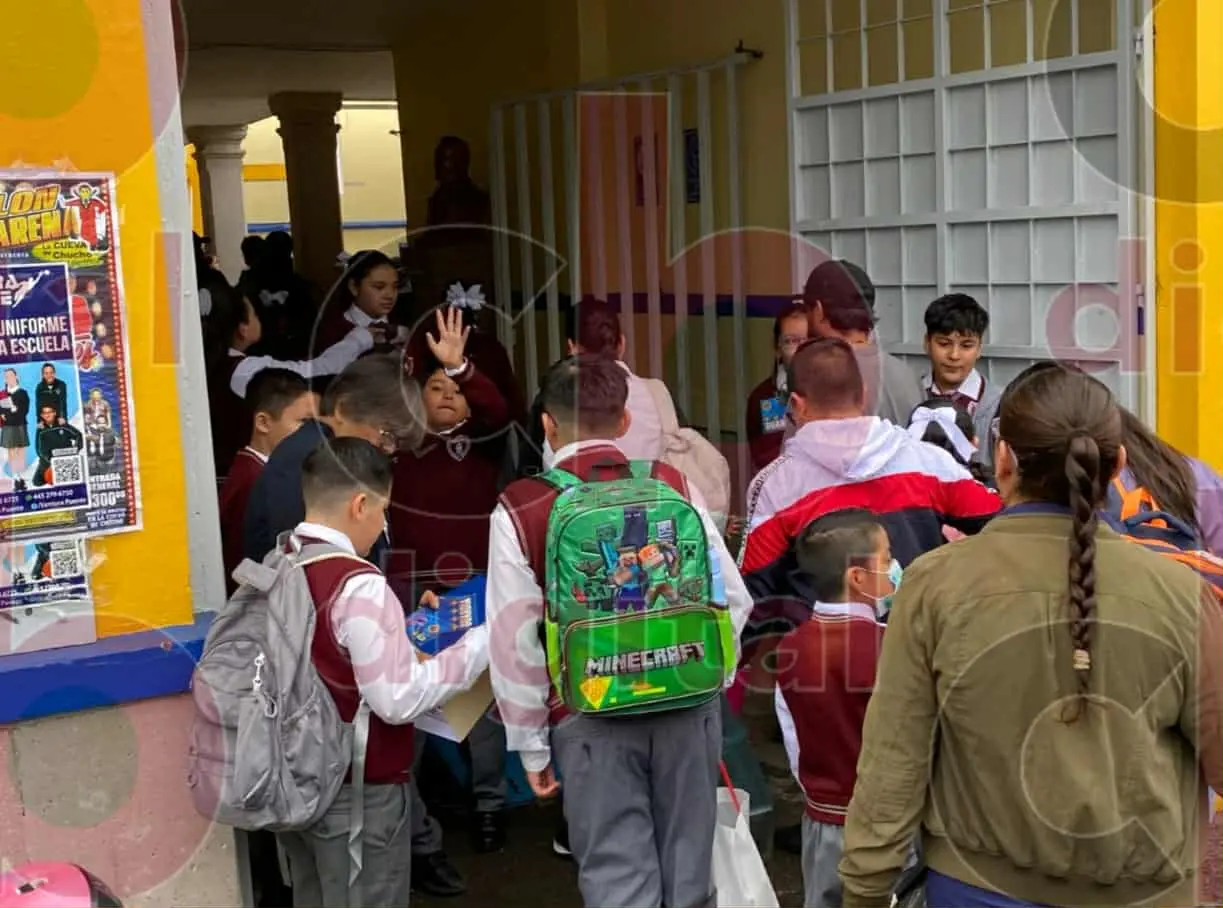 Este lunes 1 millón 247 mil 21 alumnos regresan a las aulas en Michoacán