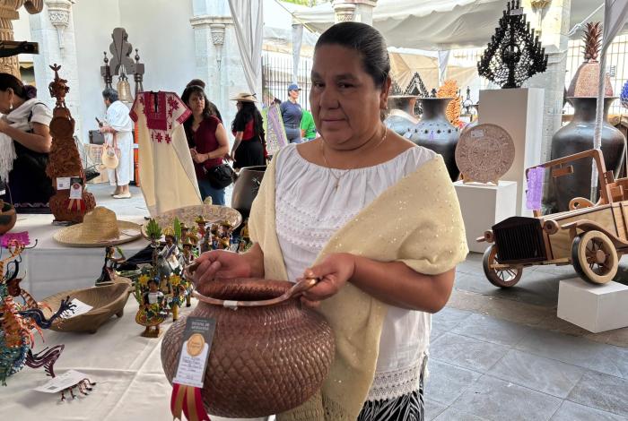 Ester Paredes, la artesana del cobre que se abrió camino en un ‘oficio de hombres’