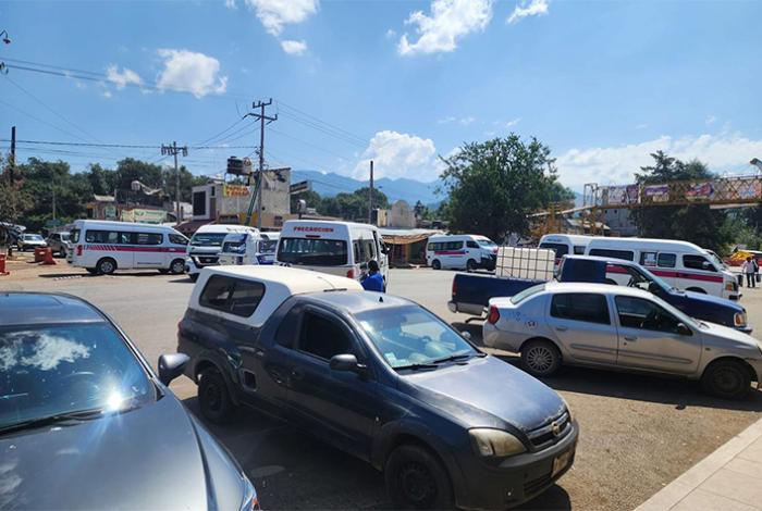 Estos bloqueos carreteros se registran este sábado en Michoacán
