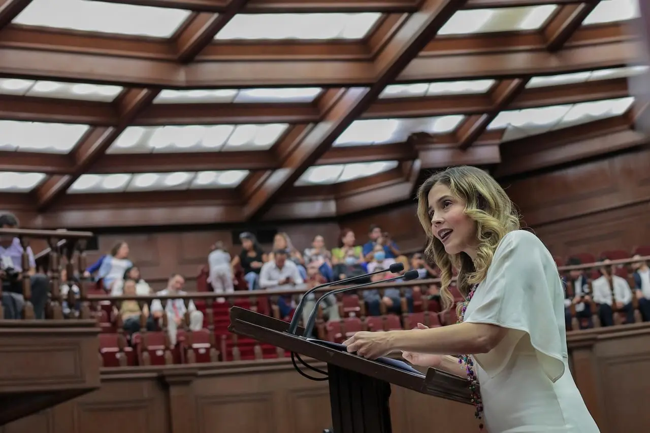 Estoy legislando en serio, para que nadie se quede atrás: Brissa Arroyo