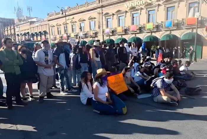 Estudiantes de la UMSNH preparan protesta tras detención de alumnos en Morelia