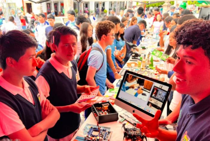 Estudiantes eligen con rumbo en la ExpoUnis 2025: Iemsysem