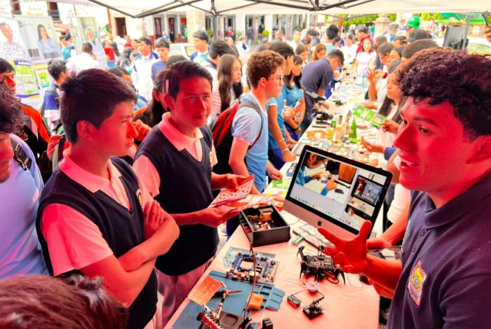 Estudiantes eligen con rumbo en la ExpoUnis 2025: Iemsysem