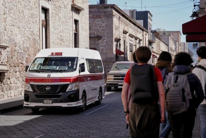Estudiantes plantan cara al tarifazo; exigen regresar el pasaje a 11 pesos