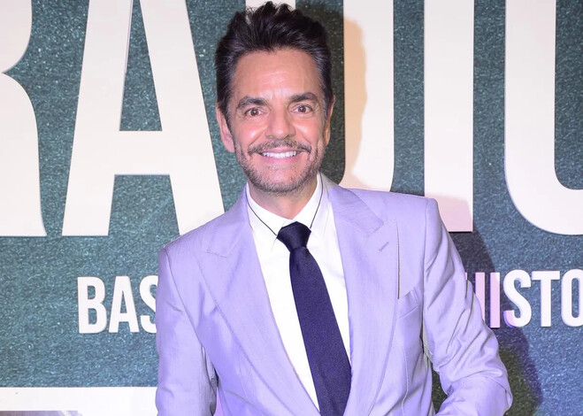 Eugenio Derbez emocionado al visitar su estatua en Acapulco