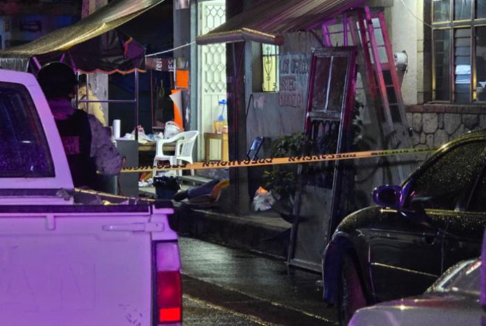 Ex policía municipal es ultimado a balazos mientras atendía su puesto de tacos en Jacona