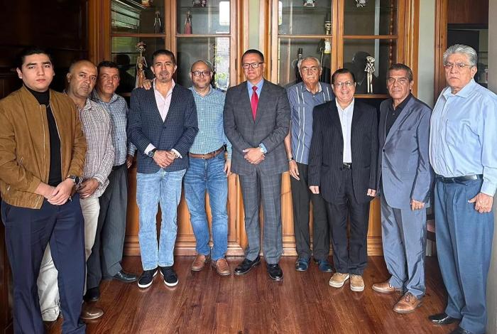 Excandidato a la FGE, conforma comisión para impugnar designación del Congreso