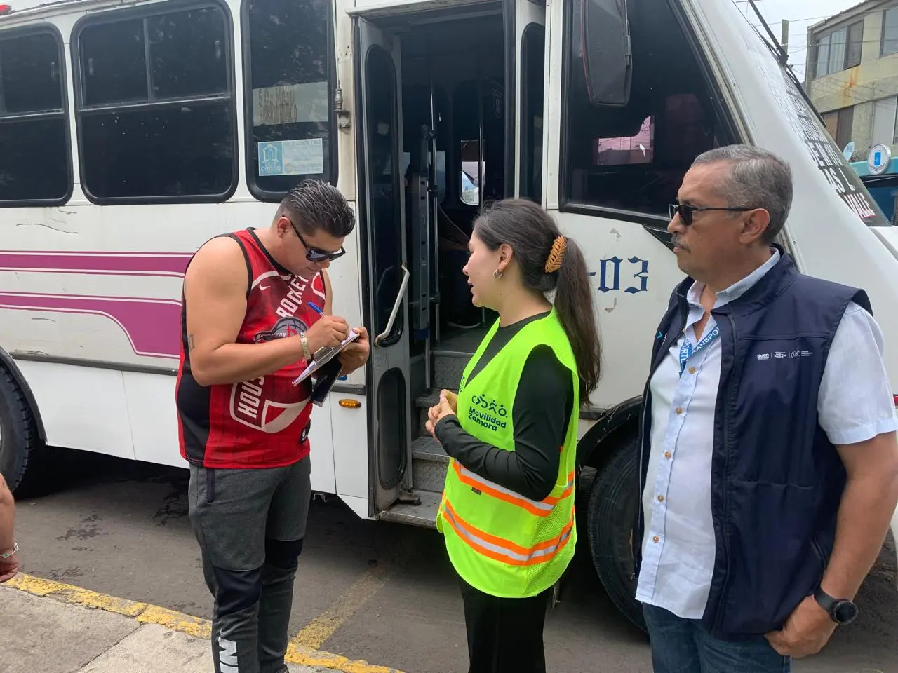 Exhortan a motociclistas y transportistas a cumplir el Reglamento de Movilidad y Seguridad Vial