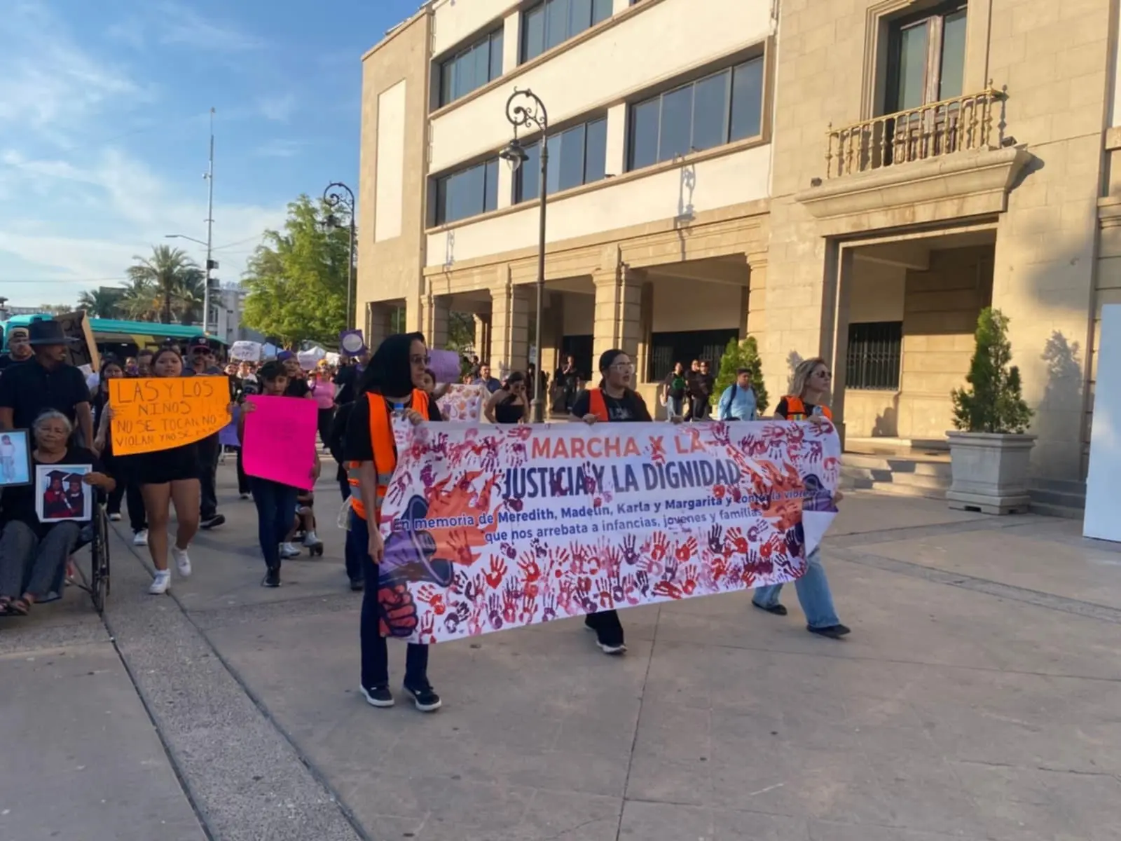Exigen justicia para madre y sus tres hijas en marchas de Sonora