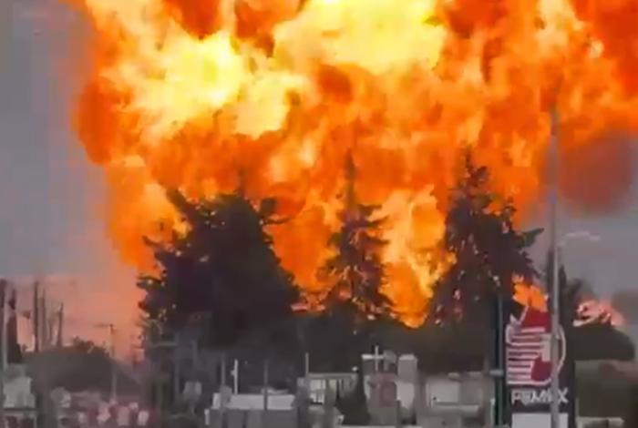 Explosión de bodega con tanques de gas en Puebla deja tres heridos