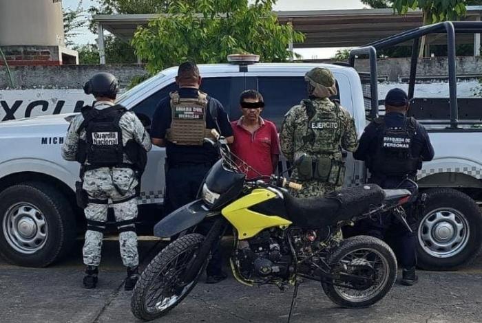 Explosivos y droga asegurados en operativo militar en Apatzingán