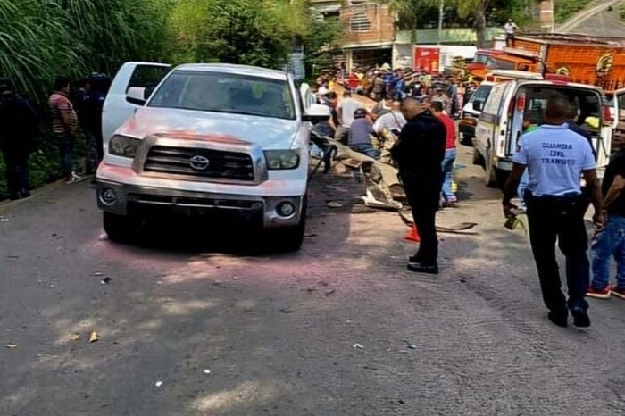 Explota camioneta con pirotecnia en Tacámbaro; hay 6 heridos graves