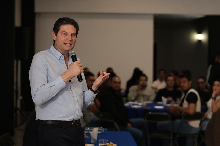 Expone Alfonso Martínez atractivos turísticos de Morelia en Sahuayo